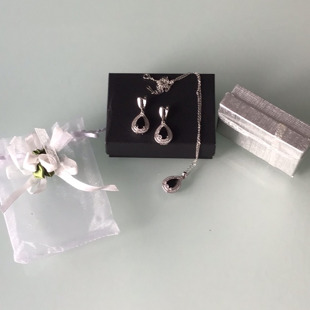 Earrings and necklace set